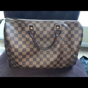 Authentic : VERIFIED BY Poshmark